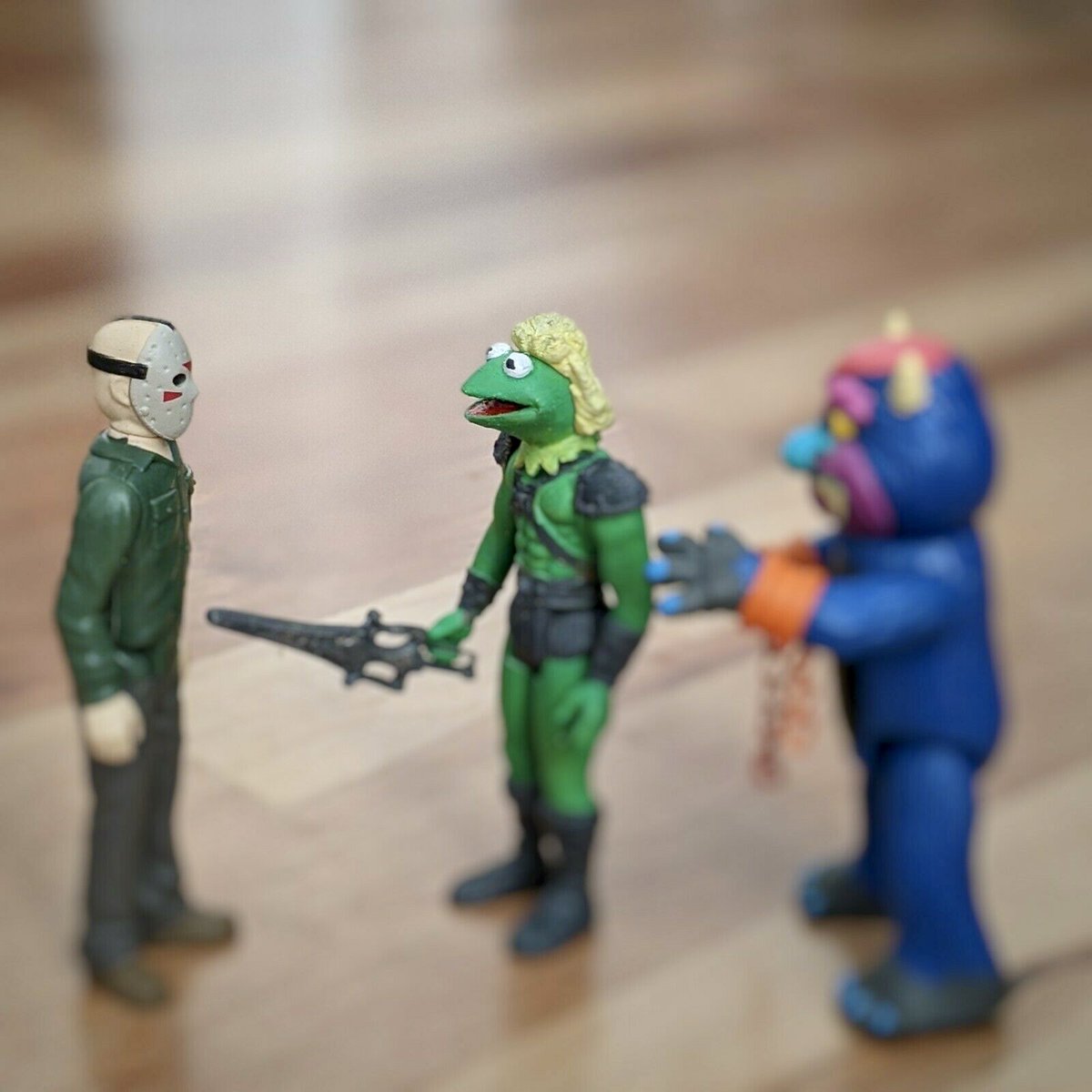 staytoonedfolks's tweet photo. #Toycollecting 
#KermittheFrog
#Muppets
#HeFrog
#HeMan
#MastersoftheUniverse
#MOTU 
#MOTU40 
#ReadfulThings https://t.co/6dJnaAwwqt