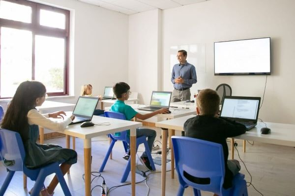 Edu_mas_Aprende's tweet photo. #TecnologiaEducativa #technology #TecnoEduca Dispositivos tecnologicos para propositos educativos. Facilidades han logrado adaptar los métodos educativos a la era digital, donde existe un mayor número de recursos de enseñanza y aprendizaje tanto para maestros como para alumnos. https://t.co/CCAO5h7gbw