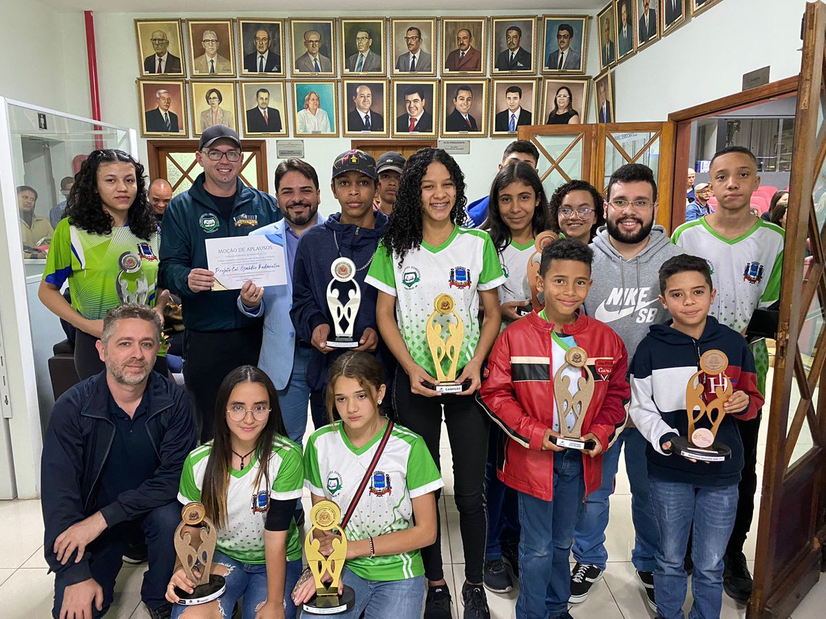CoronelFeliz's tweet photo. Câmara Municipal realiza a 22ª Sessão Ordinária de 2022

EXPEDIENTE
         Moção  de Aplauso:

 Autoria do Vereador Marcelo Tuani, aplaudiu o Projeto Coronel Esmédio Badminton sob a direção do Prof. Everton da Rocha Andrade de Paula (FAISCA).

https://t.co/SiLJZG9uCC https://t.co/CqfpVnKxk3