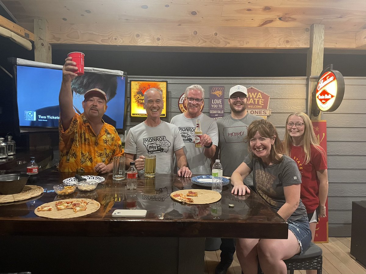 MisChipps's tweet photo. Thank you RVTV, WHO TV13, Ed Wilson, Keith Murphy and Carson King for stopping by the Chipps Bar for some laughs and drinks inbetween newscasts tonight! We loved having you! You’re welcome anytime! https://t.co/szB7fAJZh6