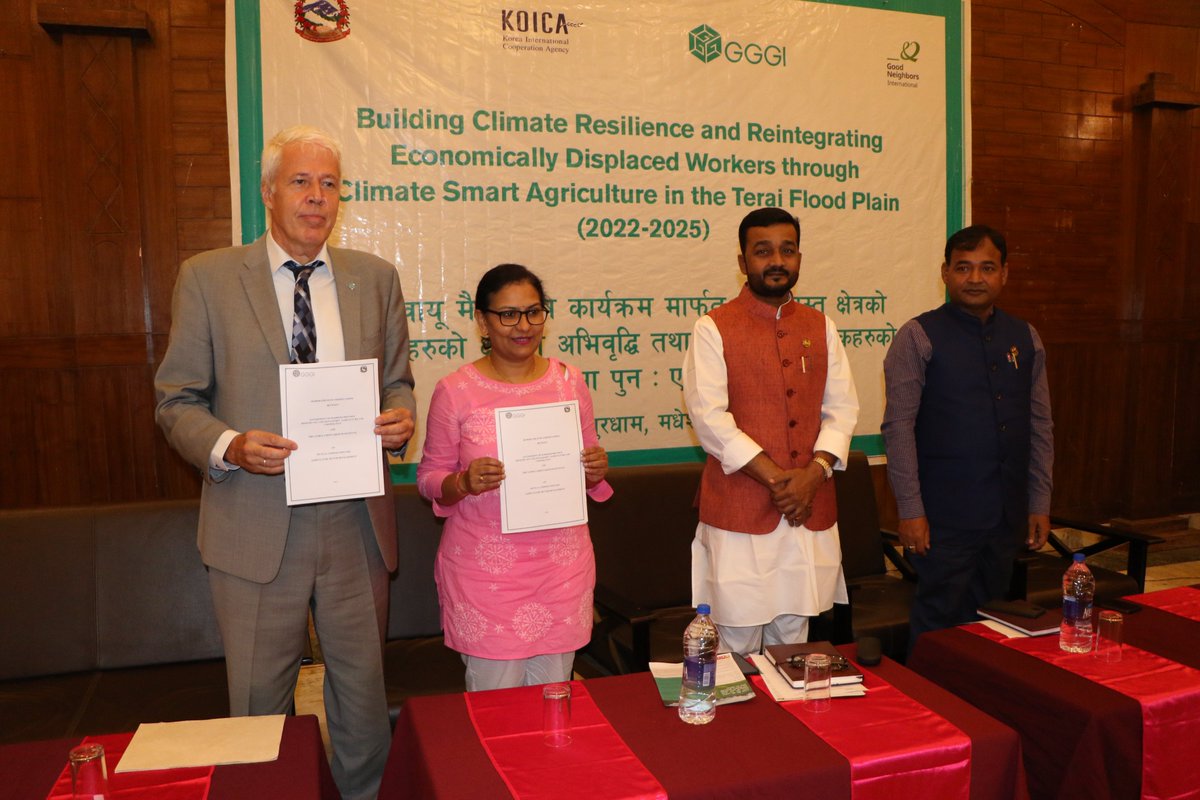 gggi_nepal's tweet photo. August 31, 2022 
An MOU was signed between Dr. Lasse Ringius, Country Representative, GGGI, and Dr. Namrata Singh, Secretary, Ministry of Land Management, Agriculture and Cooperative, Madhesh Province. 
 #CSAProject #GoN #KOICA #Madesh_Province #GGGINepal #GNI https://t.co/PDAmQmXzZz