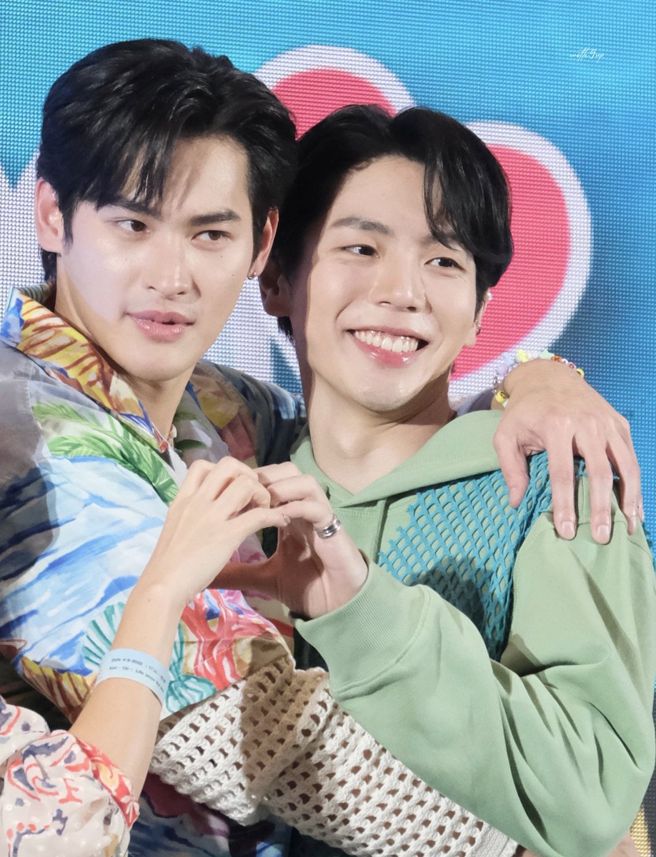 With9Up's tweet photo. รักครัช 🫶🏻🖤🤍

#FunDomFanDay2xKaoUp 
#เก้าอัพ #กั๊พอ้าว #uppoompat #number_9th https://t.co/JOCafqQdvo