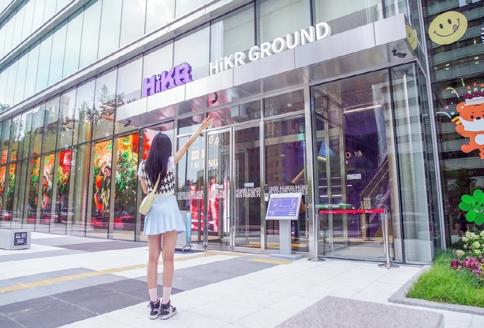 visitkoreaFR's tweet photo. Le Centre HiKR vient d'ouvrir ses portes dans le quartier Jung-gu👏

Ce centre nouvelle génération vous propose de découvrir la culture coréenne sous ses différents aspects allant de la hallyu à l'art contemporain🧑‍🎤🎨

Tout savoir sur le HiKR 👉 https://t.co/QEViZD85mB https://t.co/igbcMq2Bnl