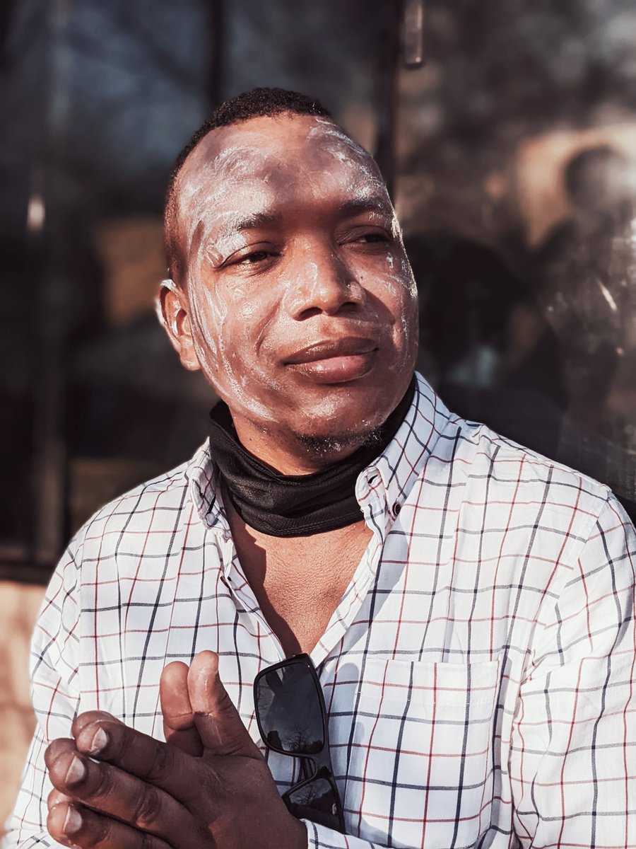 rodgenius's tweet photo. When I think of the problems I face currently, I'm just filled with gratitude coz some of us grew up in environments where the biggest question of the day was if you'd find any food at home or if you'll ever escape the strongholds &amp; banalities of poverty.
Apply sunscreen please. https://t.co/bg3kYZCUc0