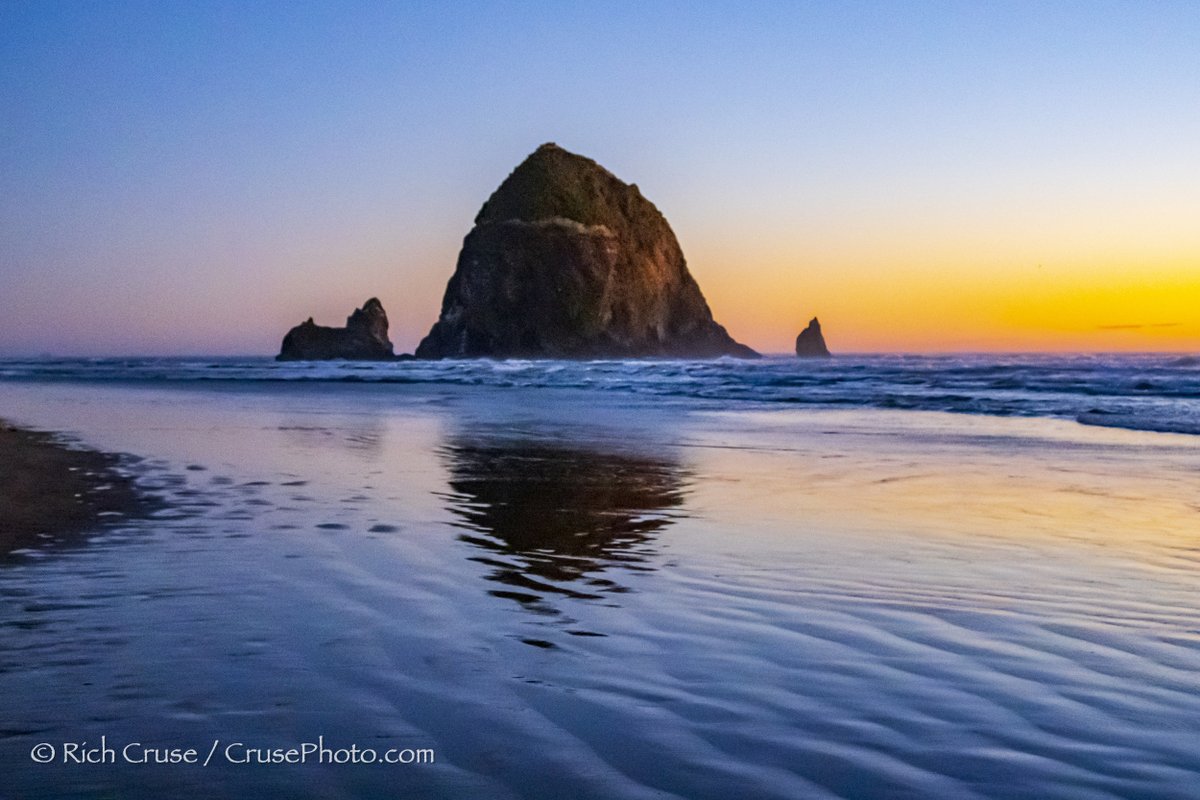 CrusePhoto's tweet image. #Sunset at #HaystackRock in #CannonBeach #Oregon. #StormHour #ThePhotoHour @NikonUSA #NikonZ7