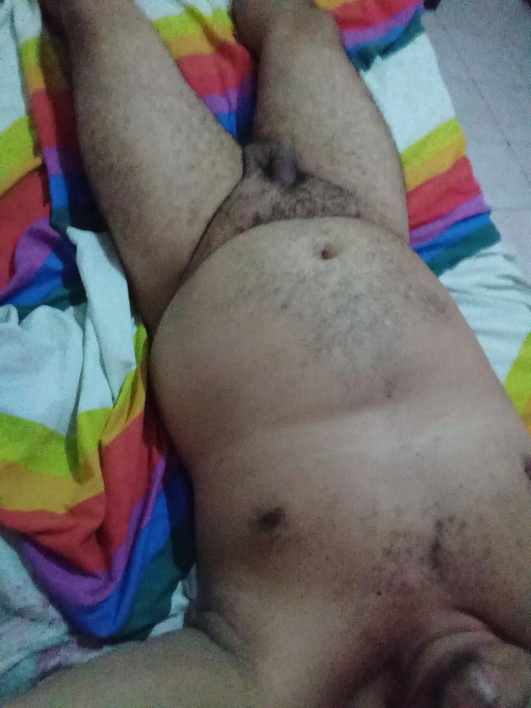 cumanes29's tweet photo. Hoy se duerme desnudo Sres hace demasiada calor 🥵🥵🥵🥵 #osocaloruso #ososudando #fullcalor https://t.co/nNzI8pXboS