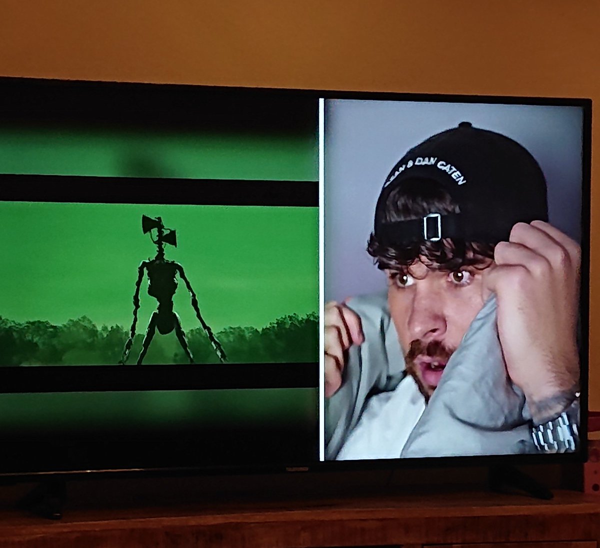 Jimsalteracc's tweet photo. Was guckt mein Bruder für eine Scheisse https://t.co/p5CLBUOIR8