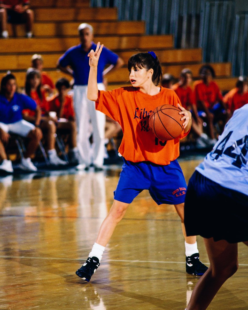 PlayersTribune's tweet photo. Seattle’s greatest. One of the best to ever play in the @WNBA. What a legendary career for @S10Bird. ❤️

#ThankYouSue https://t.co/eAFvwv0sCY