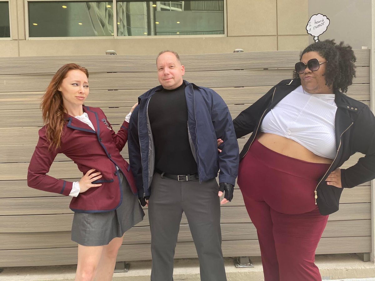 Jenn_Again_'s tweet photo. We brought the beat and we brought Dolores 🤍🪶☂️

[dancing to Footloose with the Umbrella crew was a con highlight for sure]

@gerardway @DragonCon @UmbrellaAcad #umbrellaacademy #umbrellaacademycosplay #dragoncon #dragonconcosplay https://t.co/B4BaTcQZ0V