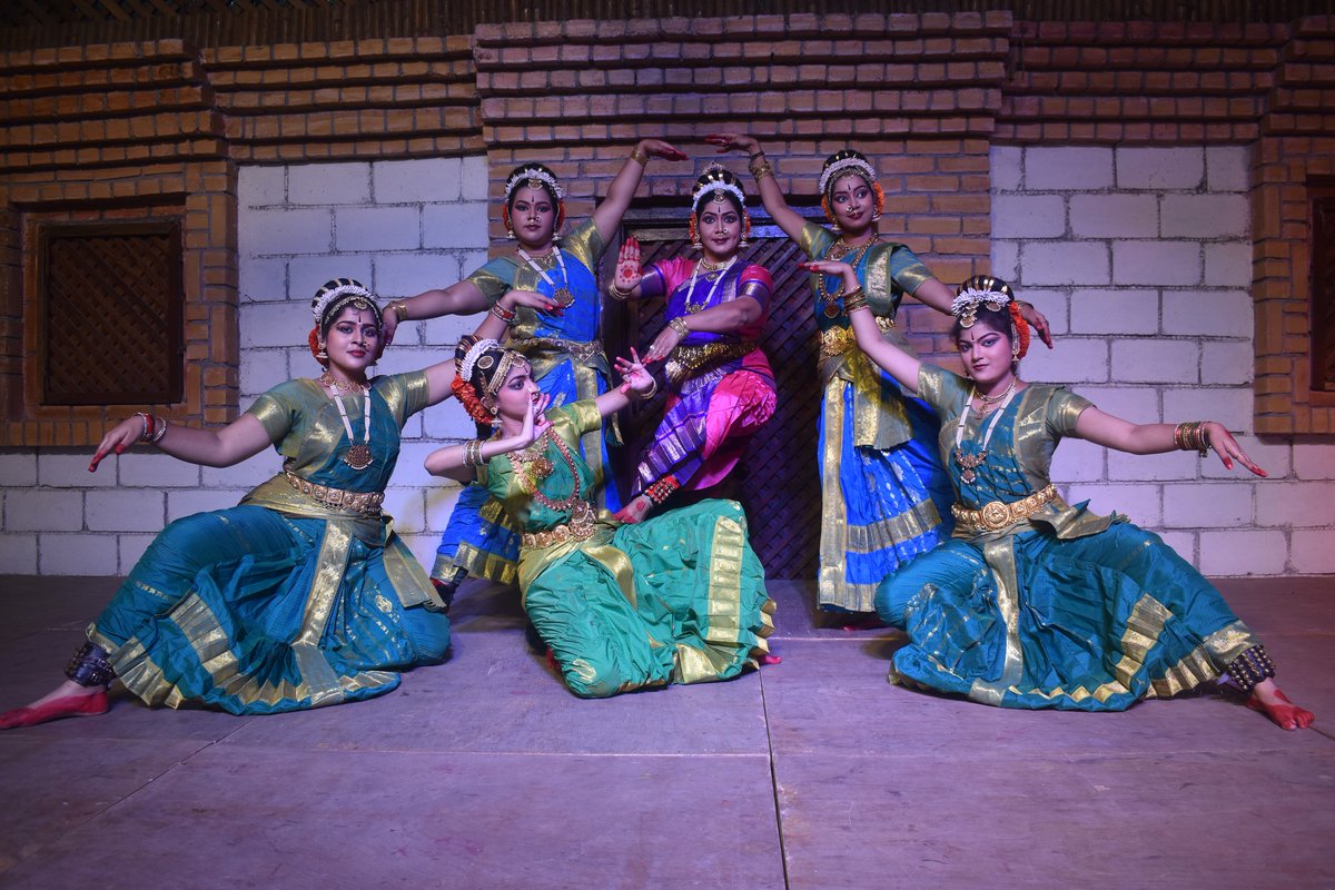 shilparamamhyd's tweet photo. kuchipudi dance performance by Dr. Nirmala Visweswararao, Nirmala Natyanikethan..6.9.2022
#kuchipudidance #sareemela #shilparamamevents #hydevents #shilparamam #madhapur #hyderabad https://t.co/WWrLlNXe76