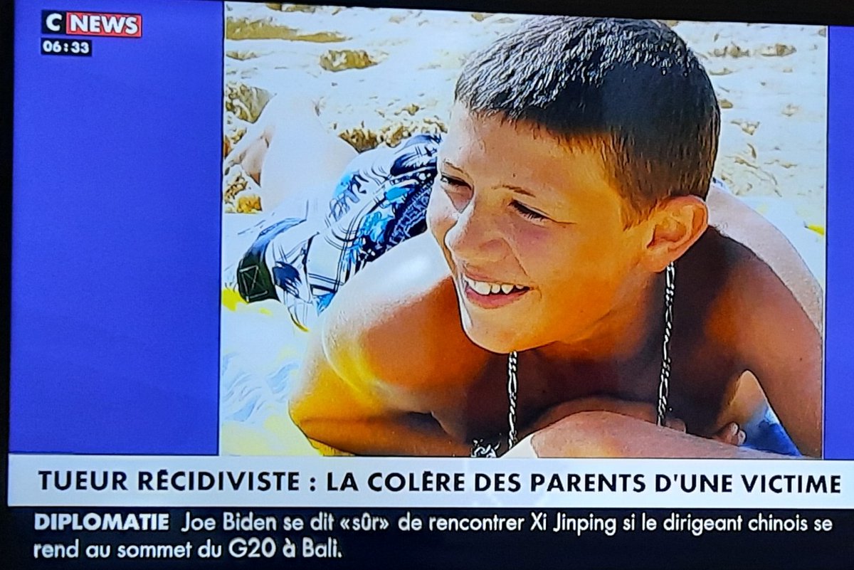 JeanneNette1's tweet photo. Soutien aux parents de #Maxime
Le meurtrier de leur fils Maxime, assassiné  à coups de couteau,  condamné à 22 ans de prison est sorti au bout de 8 ans et à attaqué un chauffeur de taxi. https://t.co/7qXwCptsrE