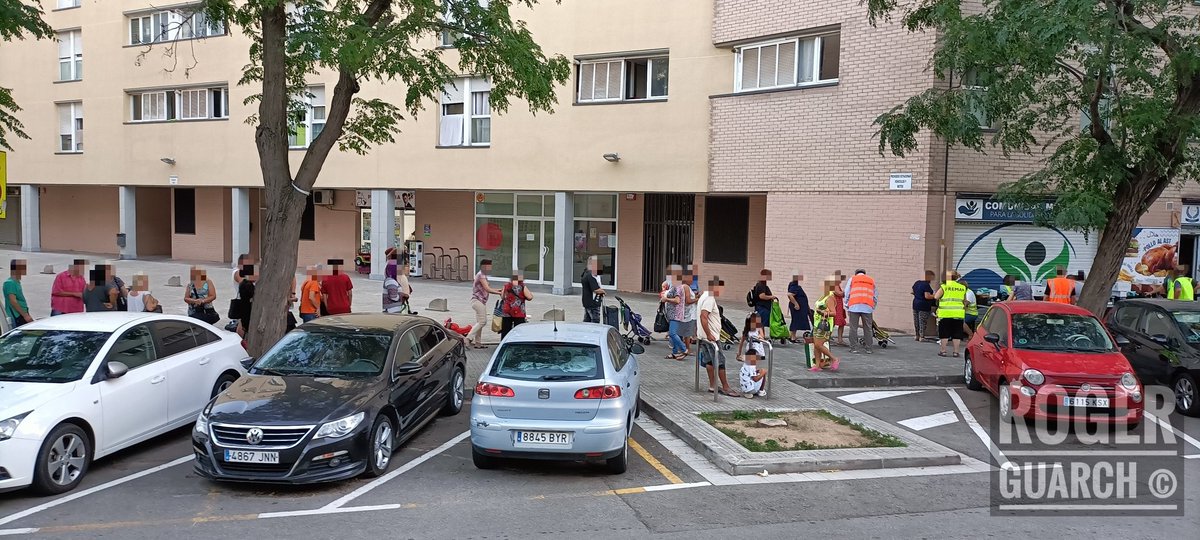 91 dies amb #ChalecosAmarillos reclamant un #MenjadorSocialJa i l'alliberament de #FreePabloGonzalez #FreeAssange i #FreeAlexSaab

Ahir a <a href="/AsociacindePaz1/">Asociación de Paz</a> es va ajudar a 65 families.
(Fotos de <a href="/rogerguarch/">ROGER GUARCH FELIP | compte secundari</a> via @kitradio)