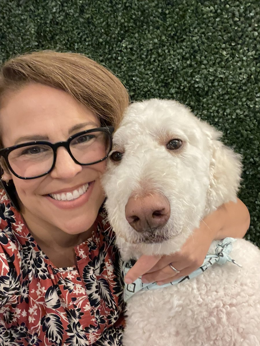 brightfulbunch's tweet photo. It was a great first day for both Cosmo and me today at FRES!@BrightonBelieve https://t.co/iix5tzbVeI