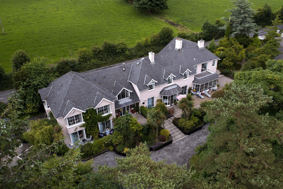 Perfect_ie's tweet photo. A charming guesthouse on the banks of the river in Killorglin, Kerry 🌷🏞️⛵
https://t.co/vNpwLXJq6m
#killorglin #kerry #forsale https://t.co/brEYbG4DLp