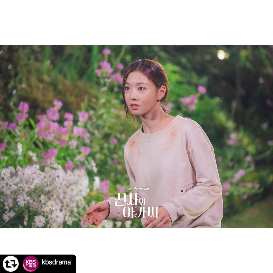 LeeSeHeePh's tweet photo. Catch this sweet scenes thru #Netflix now and still at #VIU

#Regram - @kbsdrama @familyent.official
Ji Hyunwoo - Lee Sehee, Romantic Moon Night Piggyback!
A picture-like sweet two-shot! Excitement level 🆙

#LeeSeeHee #이세희 #youngladyandgentleman #dandan #JiHyunWoo #kbs2drama https://t.co/NTKvPwArlO