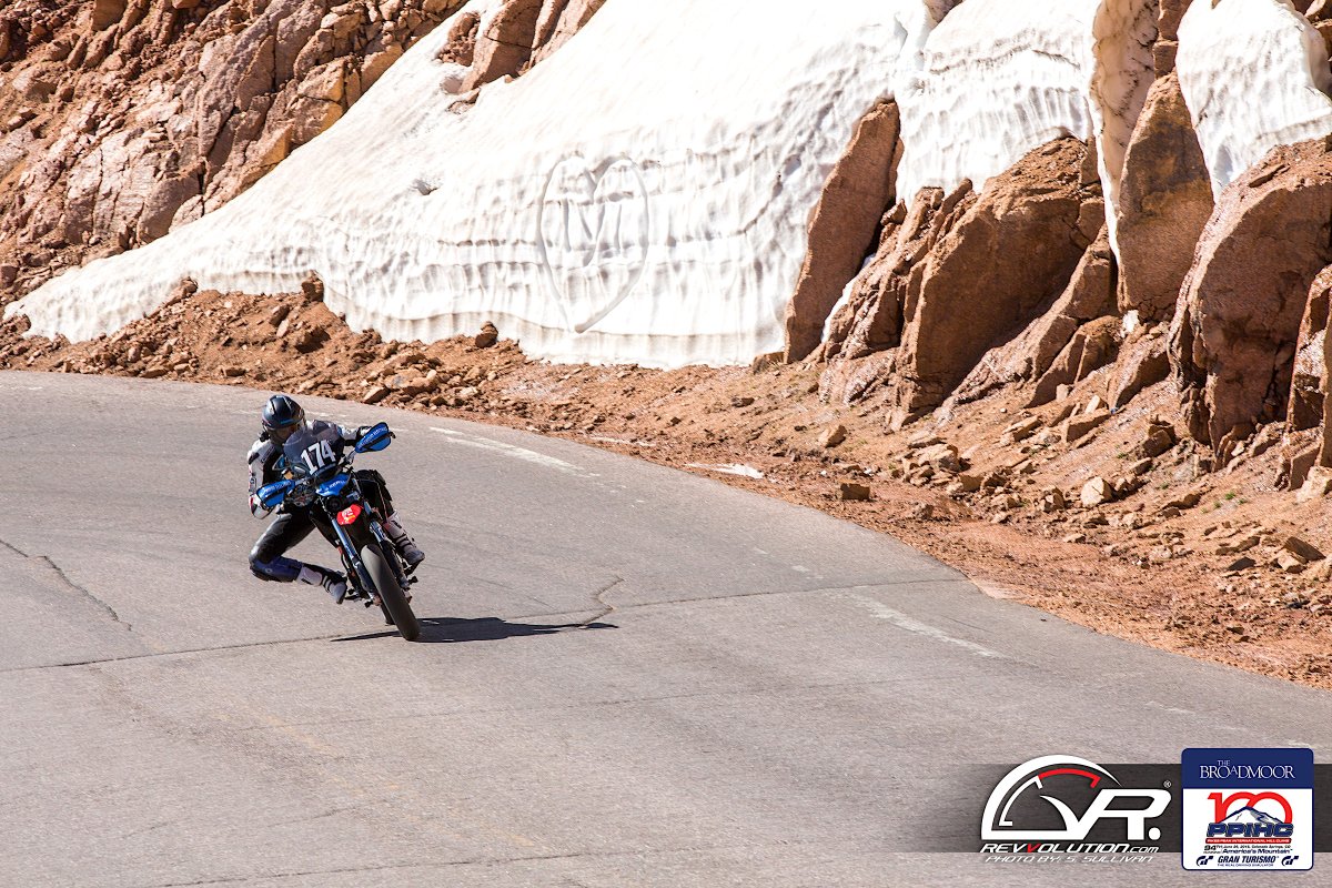 HWoodElectrics's tweet photo. SoCal #Heatwave has us yearning for the higher altitude & cooler temps of Colorado's #PikesPeak.
Here #HollywoodElectrics Racer Marcel Irnie of @IrnieRacing pilots the #ZeroFXS #Supermoto at #PPIHC '16!
#ZeroEmissions are critical to our future... So jump on an #EV Zero in #LA! https://t.co/8ClGYLmZ7c