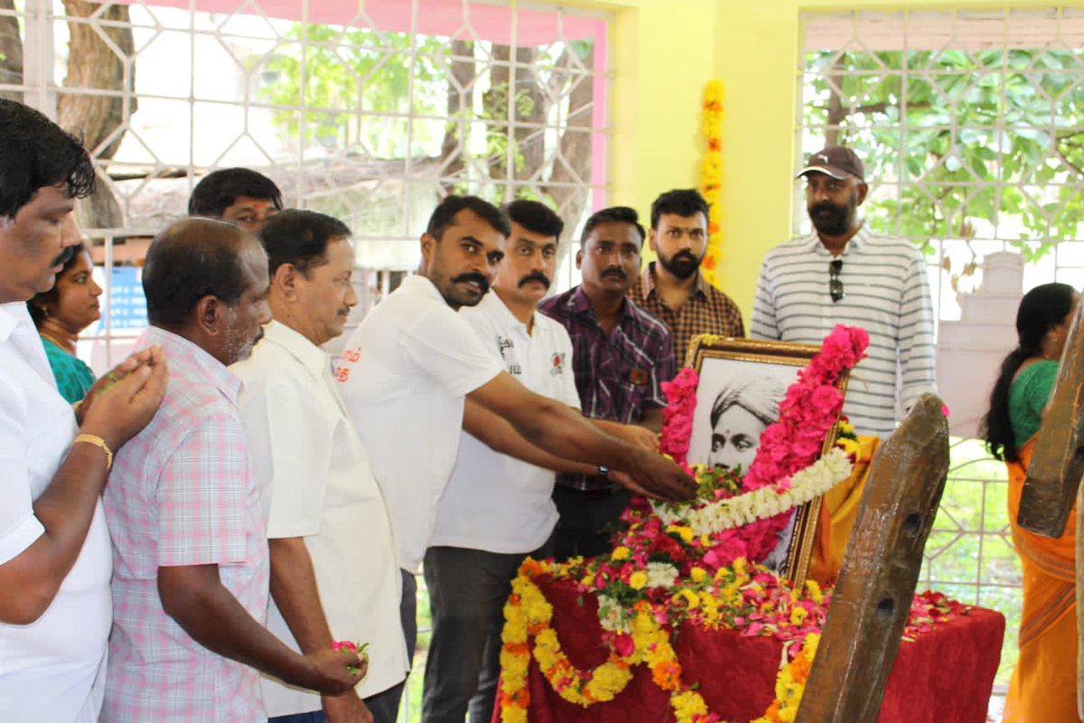 SOUNDAR07459264's tweet photo. வணக்கம்                                           கோவை மக்கள் நீதி மய்யத்தின் சார்பாக கோவை மத்திய சிறைச்சாலையில்  வ. உ. சிதம்பரனாரின்  பிறந்தநாளை முன்னிட்டு சொக்கலித்த செம்மல் வ. உ.சிதம்பரனார்  அவர்கள் நினைவை போற்றும் விதமாக மாலை அணிவித்து மரியாதை செலுத்தப்பட்டது நன்றி நாளை நமதே. https://t.co/VLTiWpRffC