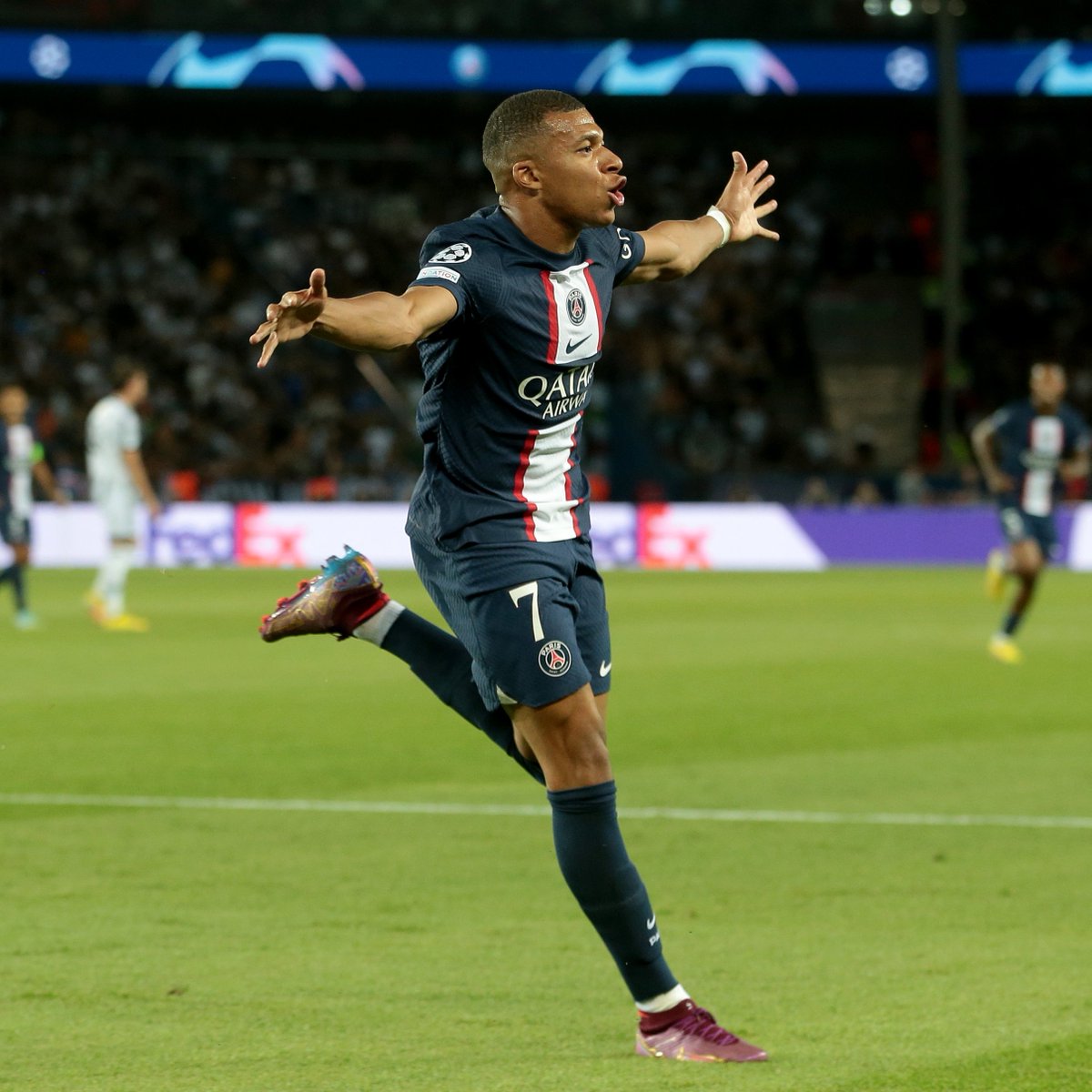 SportsLeoAfrica's tweet photo. Haaland and Mbappe scored two goals in the Champions League last night.

Who will score the most goals in UCL this season?

Retweet 🔄 - Erling Haaland

Like ❤️ -  Mbappe Kylian Mbappe

Harry Maguire #TuchelOut Aubameyang Sterling #ChampionsLeague Messi and Ronaldo Koulibaly https://t.co/b0gaKShvto