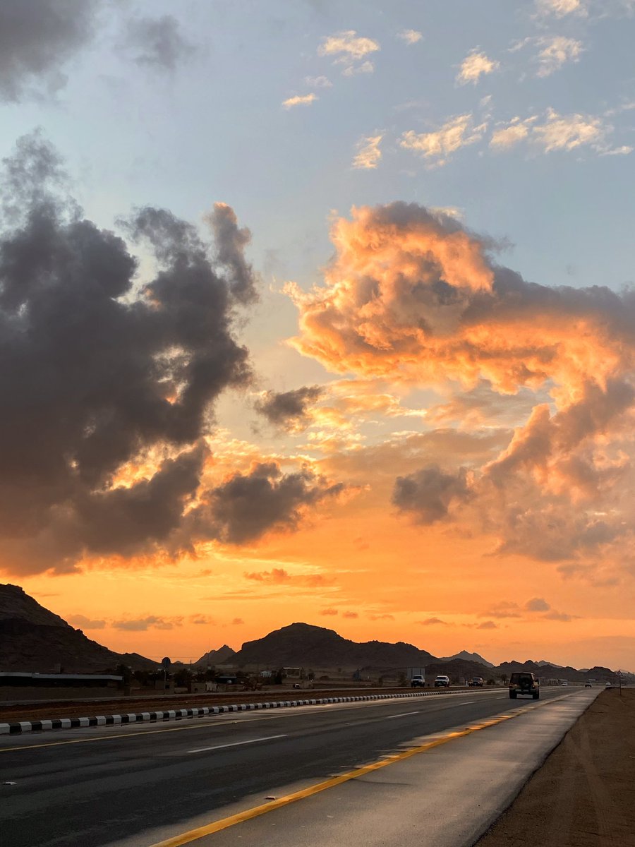 قيل لأحد الحگماء :
ماهي السعادة؟
 قال : عافية ف الدنيا وعفو ف الآخرة
"أسأل الله لي ولگم العفو والعافية ف الدنيا والآخرة "
💕صباح المحبه💕