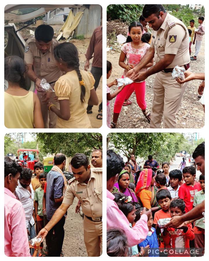 SankalpaGeleyaraBalaga-ಸಂಕಲ್ಪ ಗೆಳೆಯರ ಬಳಗ (@sankalpagb) on Twitter photo On Sep 6th Sankalpa volunteers from SAP Labs India distributed brkfst & lunch to rain effected ppl in Whitefield & Bellandur areas in associatn w/ Whitefield & Bellandur police.
<a href="/anzieee/">Mohammed Anzy S</a> <a href="/gangadharansind/">Sindhu Gangadharan</a> <a href="/saplabsindia/">SAP LABS INDIA</a>
<a href="/SudhakarReddy94/">Sudhakar Reddy</a>
#DoUrBit2UrCity
#StopComplainingActIfUCan On Sep 6th Sankalpa volunteers from SAP Labs India distributed brkfst & lunch to rain effected ppl in Whitefield & Bellandur areas in associatn w/ Whitefield & Bellandur police.
<a href="/anzieee/">Mohammed Anzy S</a> <a href="/gangadharansind/">Sindhu Gangadharan</a> <a href="/saplabsindia/">SAP LABS INDIA</a>
<a href="/SudhakarReddy94/">Sudhakar Reddy</a>
#DoUrBit2UrCity
#StopComplainingActIfUCan