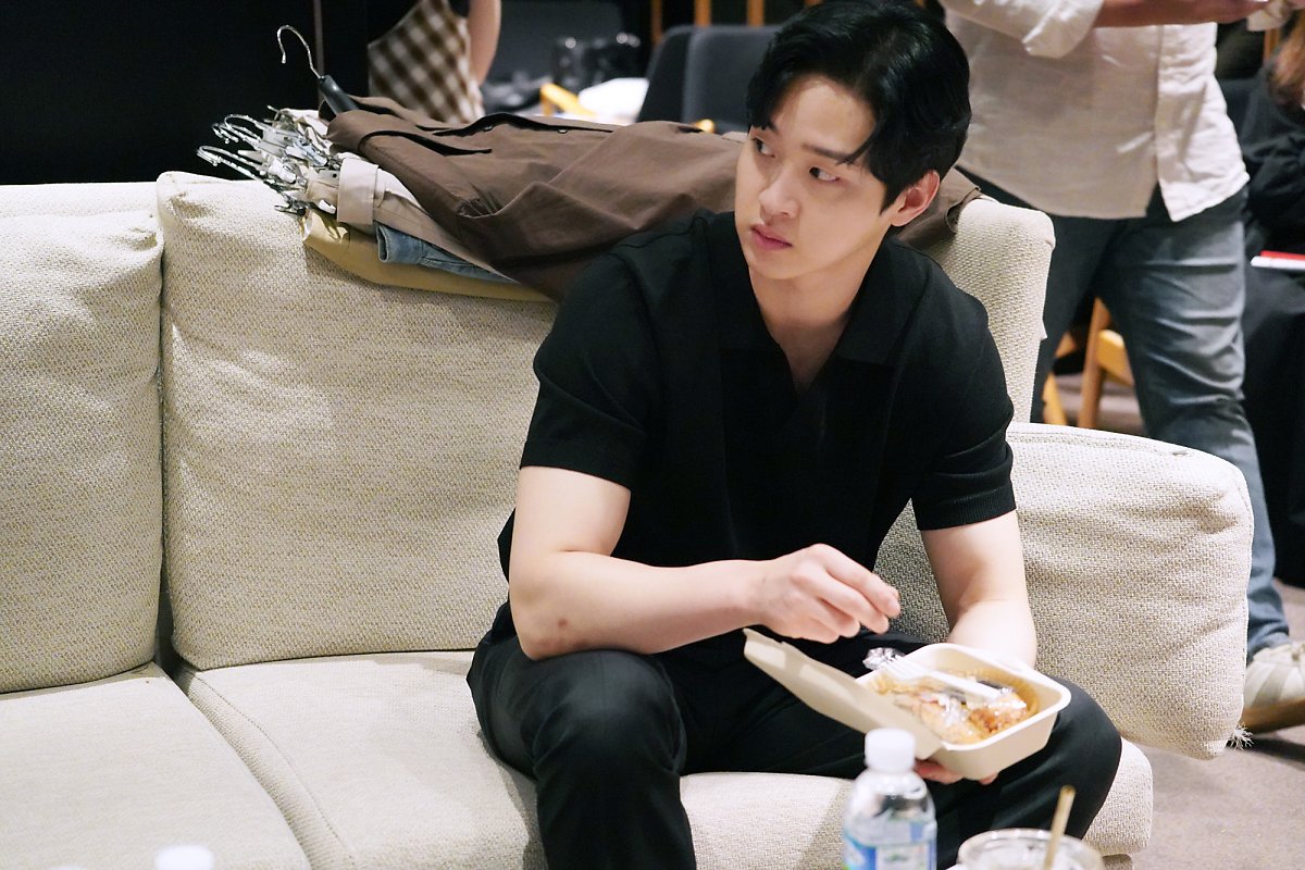post.naver.com/viewer/postVie…

동컴 포스트 
심장 폭행 17건의 주인공 ♥장동윤♥