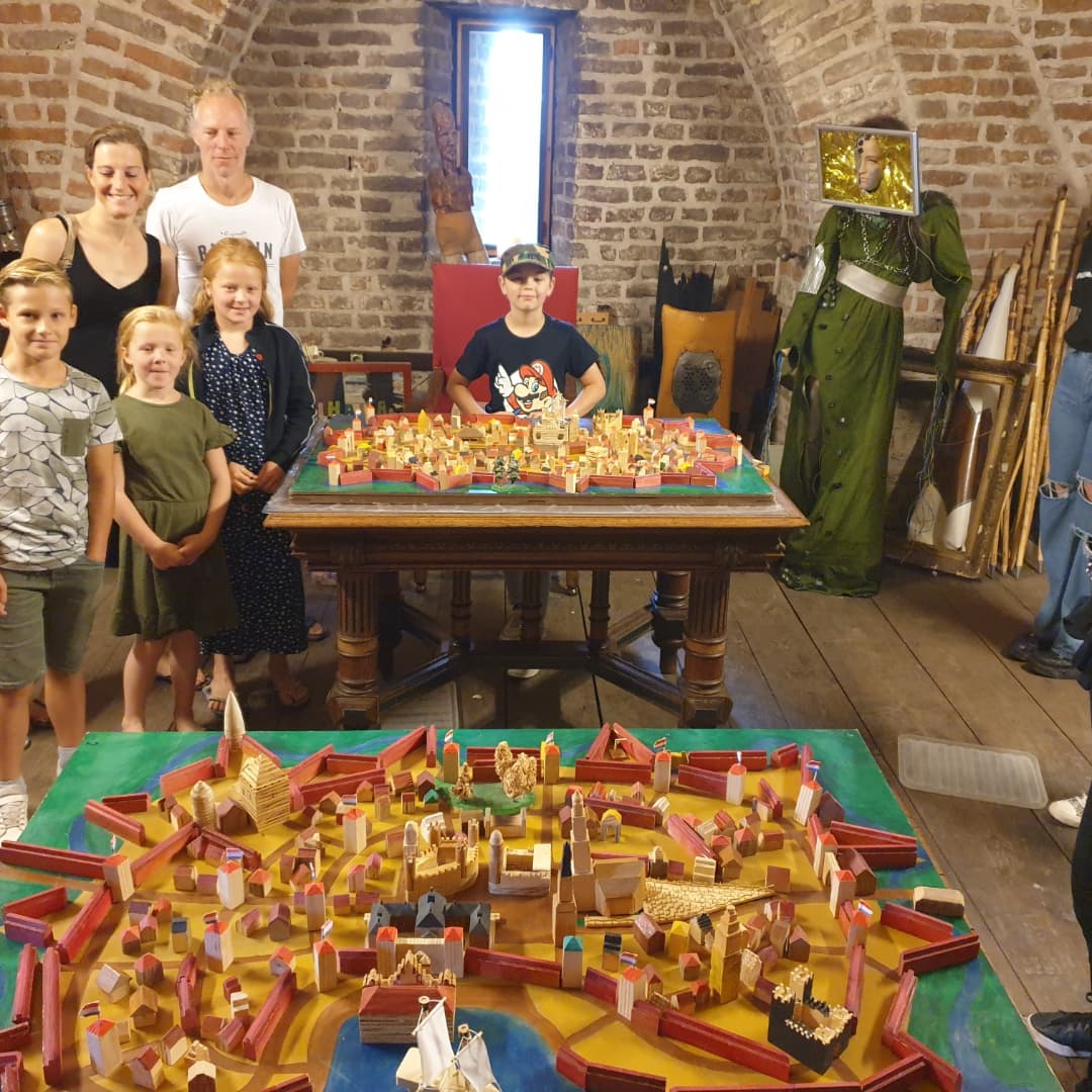 marcomout's tweet photo. Je zal a.s. Monumentenweekend niet weten waar je met kinderen de coolste en koelste monumentenbeleving kan krijgen...
Ik zet m'n Kruittoren uit 1328 open. Met bloed van Spaanse soldaten nog in de vloer en... #Zutopia!
Kruittoren 1
Zutphen
Za/Zo: 11-16U
Rt!
@OpenMonumentdag https://t.co/08Suo5rk0R