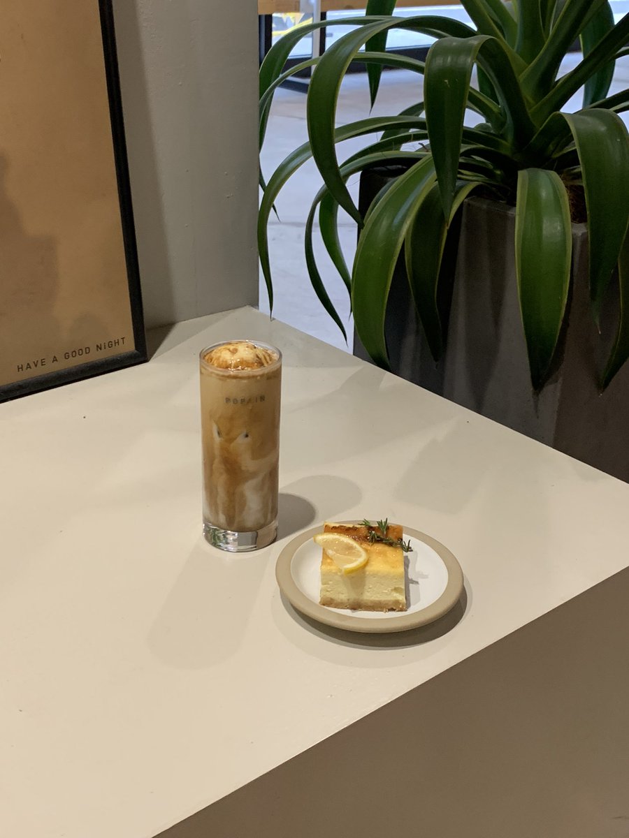 omochi_032's tweet photo. カフェ巡り楽しい☕️ https://t.co/VKHpaHU1z8