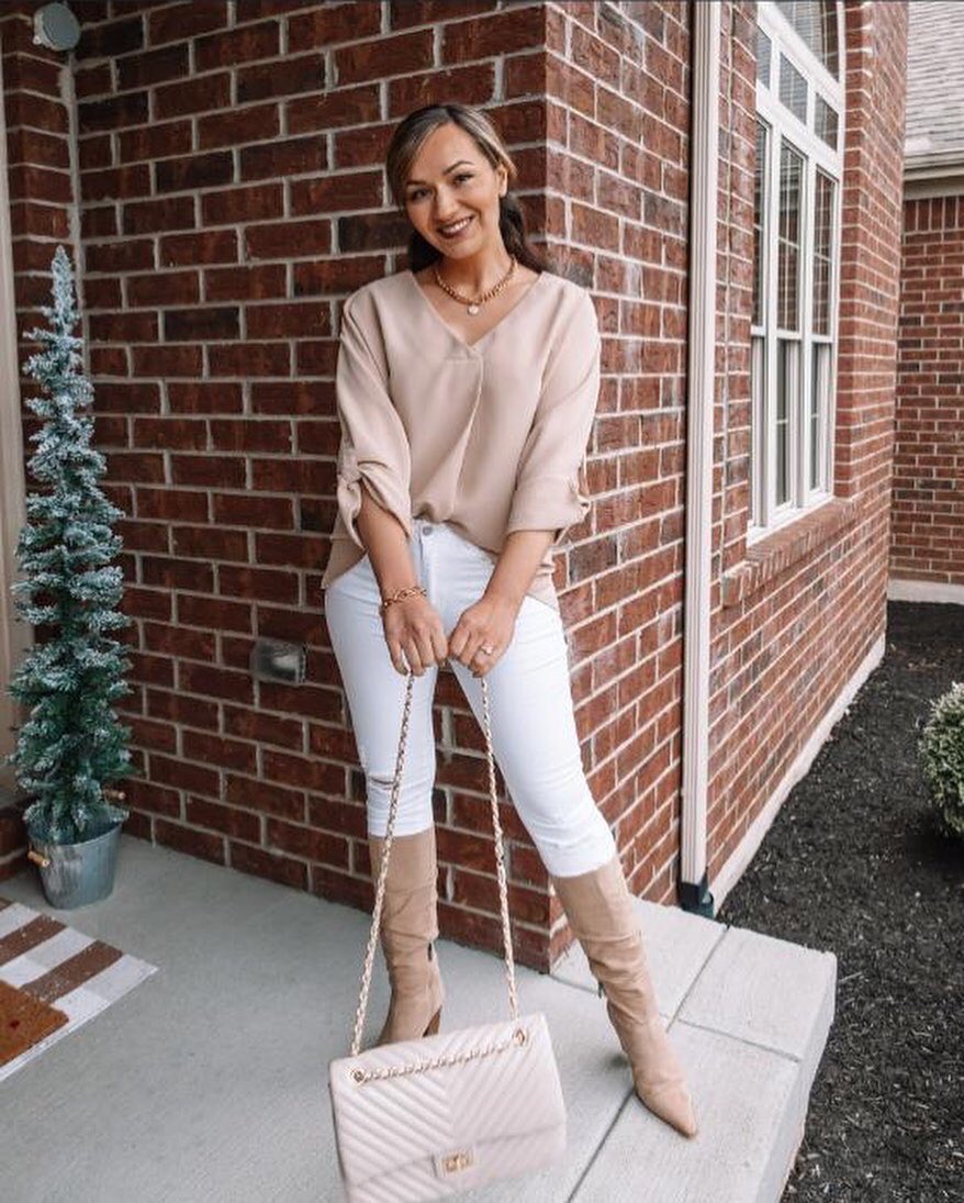 roswear's tweet photo. Early autumn vibes 

#rosweargirl #roswear #blouse #ootd #autumnvibes🍁 #roswearblouse #whitejeans #boots #stylinginspiration https://t.co/Mw5aiAFiN4