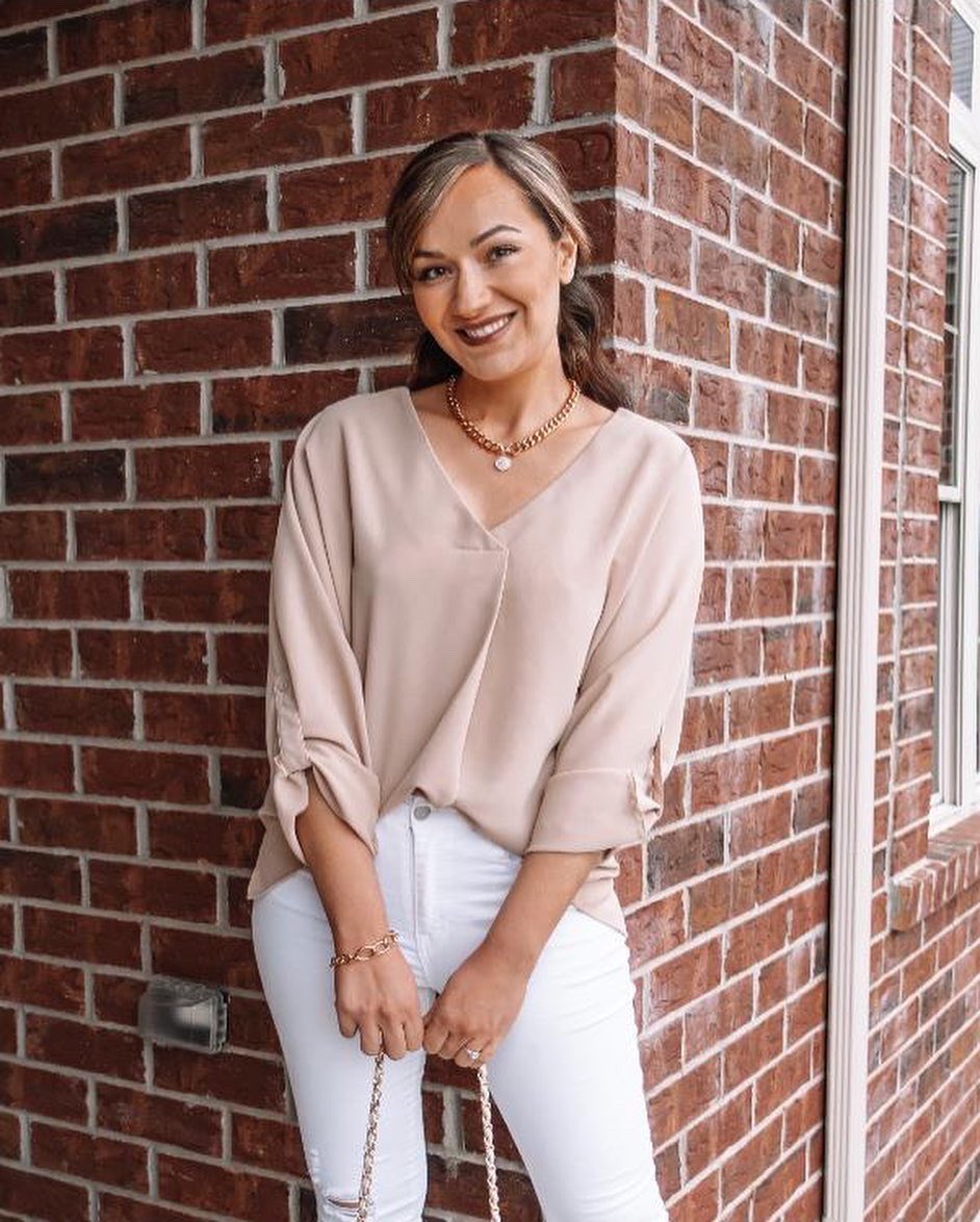 roswear's tweet photo. Early autumn vibes 

#rosweargirl #roswear #blouse #ootd #autumnvibes🍁 #roswearblouse #whitejeans #boots #stylinginspiration https://t.co/Mw5aiAFiN4