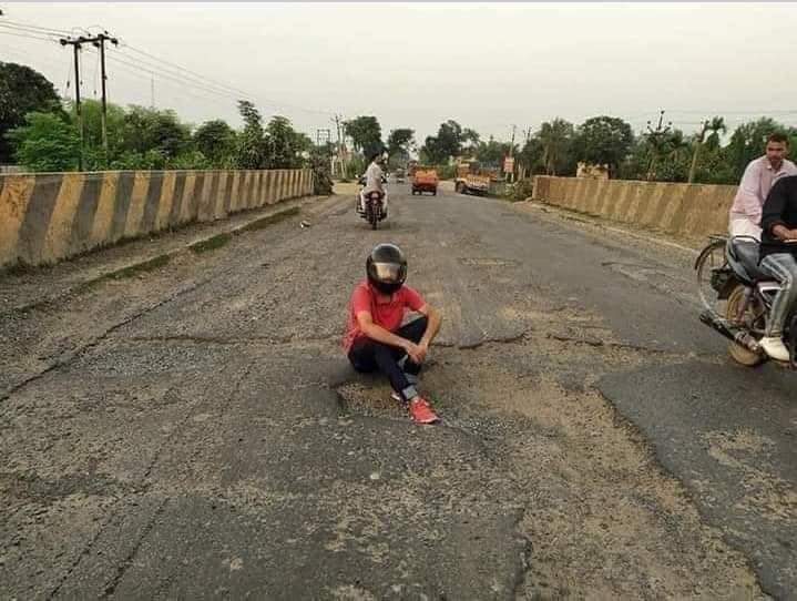 Trolldravidyas's tweet photo. No helmet 1000��� fine!
What about the fine for officials who made such roads? My vote only for whomever bring this fine charges against corrupt government officials #copypastetweet https://t.co/ola39fHKR5