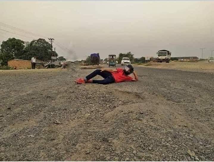 Trolldravidyas's tweet photo. No helmet 1000��� fine!
What about the fine for officials who made such roads? My vote only for whomever bring this fine charges against corrupt government officials #copypastetweet https://t.co/ola39fHKR5