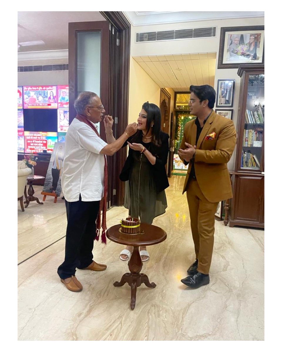 PoonamSharrma_'s tweet photo. #JCSir You are a shining example of all. Your motivation means a lot. Having you as a Leader &amp; a Mentor is both a blessing and a privilege. Wishing you all the love and happiness on your birthday. Happy birthday to a great Leader 🥰🎉 
  #Firstindianews  #HappyBirthday #bharat24 https://t.co/o1USN9P4ng