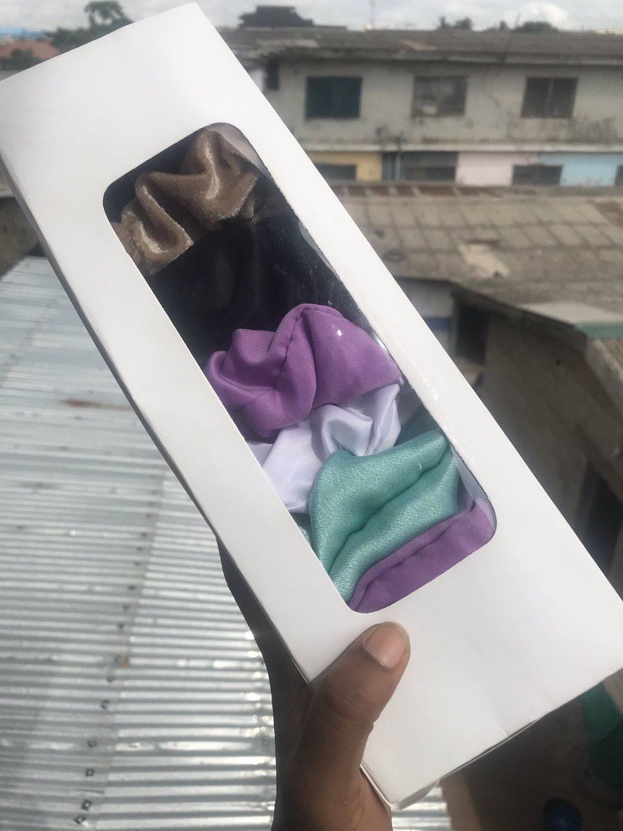 Keyvah_Beauty's tweet photo. Avoid tying off your brains with rubber bands when there are reasonably priced scrunches that not only ties your hair but beautifies it.They are the best for natural and relaxed hair.
#keyvah #keyvahbeauty #keyvahscrunches #scrunches #scrunchesforsale #wholesalesscrunches #hair https://t.co/O6EYw2kx8g