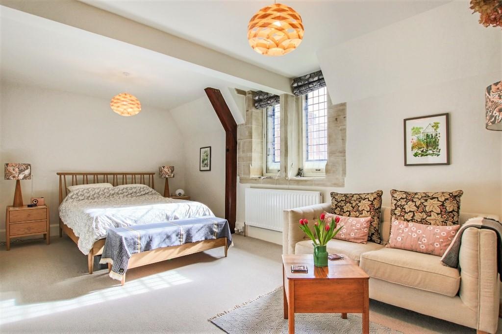 MyMoveTracker's tweet photo. 🛏️ 3 bedrooms
💷 £795,000
📌 The Old Convent, East Grinstead, RH19
🔑Marketed by Graham H Bewley

Rare opportunity to purchase a property within one of East Grinstead's most historic &amp; architecturally important buildings. #restoration #church #forsale #househunting #home https://t.co/TzuT5BPdIK