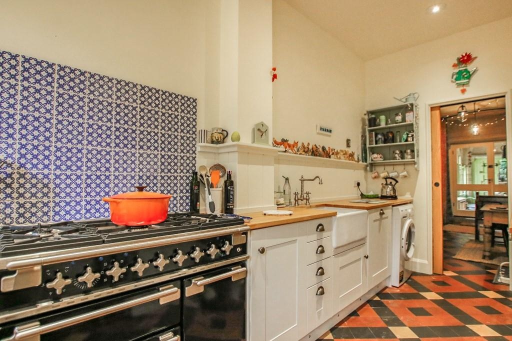 MyMoveTracker's tweet photo. 🛏️ 3 bedrooms
💷 £795,000
📌 The Old Convent, East Grinstead, RH19
🔑Marketed by Graham H Bewley

Rare opportunity to purchase a property within one of East Grinstead's most historic &amp; architecturally important buildings. #restoration #church #forsale #househunting #home https://t.co/TzuT5BPdIK