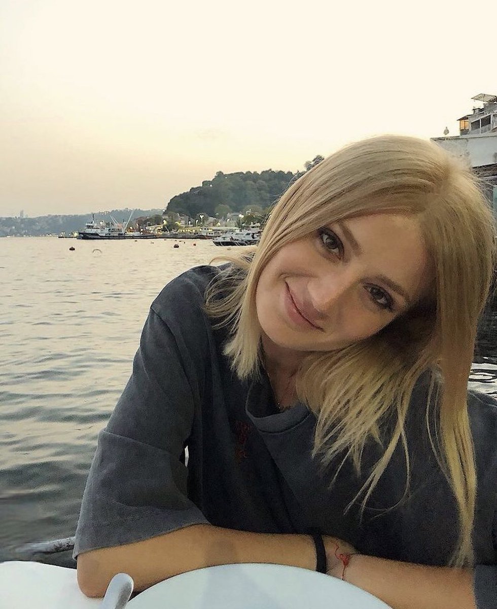 Ne 30’u hala 3 yaşında gibi🥺🥰 
Kahkahalarının bol olduğu, başarılarının üst üste geleceği, sevdiklerinle bol bol güleceğin bir yaş olsun🤍 #GizemKaraca