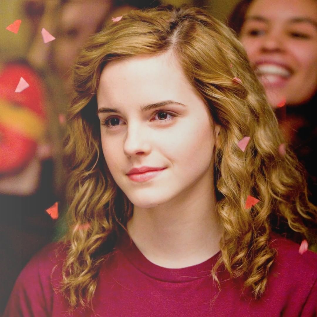 Pink_Winx_'s tweet photo. Harry Potter 20th Anniversary: Return to Hogwarts
#EmmaWatson #EmmaCharlotteDuerreWatson
#HermioneGranger #HermioneJeanGranger
#Hermione #Granger #HarryPotter #Gryffindor
#HarryPotter20thAnniversary #ReturntoHogwarts
#PinkPower #PinkWinx🌸 https://t.co/YpaqZQaUJK