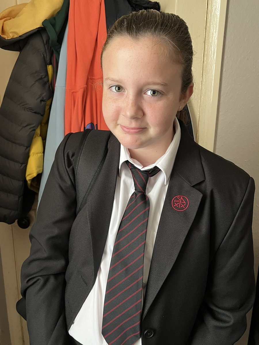emanor's tweet image. Aemilia’s first day of High School…..have the best day ❤️❤️❤️ @jonanor