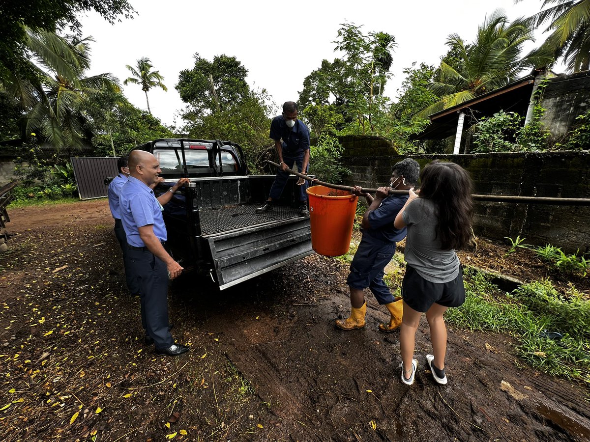 IanLockwood9's tweet photo. OSC’s class of 2024 Environmental Systems &amp; Societies class helped get a new supply of gobar (cow dung) from Talangama Lake last week. This is helping to get our system running again. https://t.co/ru0jKs6vSK
