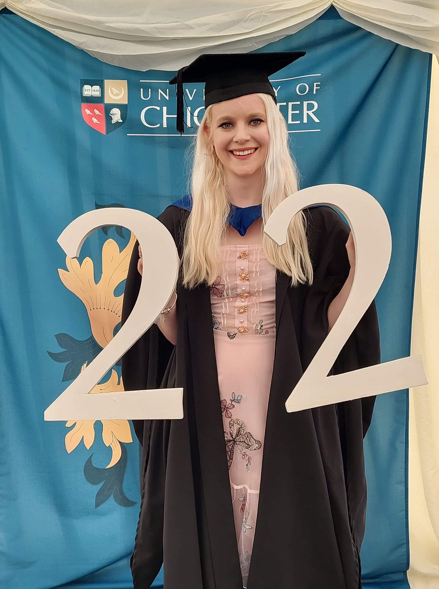 EmilyPorrett's tweet photo. Just a little graduate post🎓 https://t.co/XYJsk0Z7bP