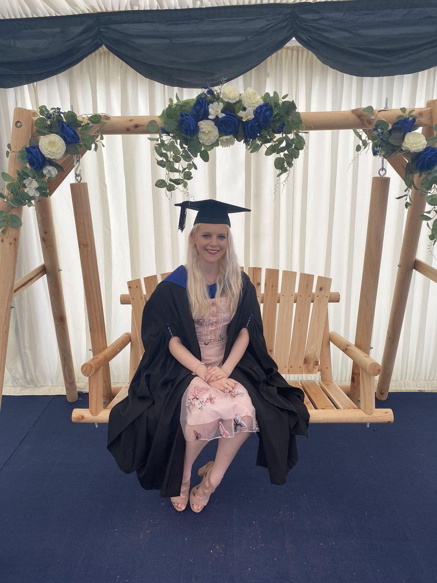 EmilyPorrett's tweet photo. Just a little graduate post🎓 https://t.co/XYJsk0Z7bP