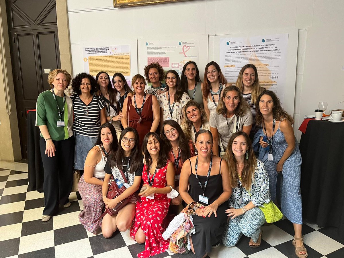 UDMAFICclinic's tweet photo. Les nostres residents #IIR participen aquest matí en la  10a Jornada d’Especialistes en Infermeria Familiar i Comunitària de l'@AIFICC al Paranimf de la @UniBarcelona, en la que compartiran treballs de recerca que han realitzat durant la seva residència al @CAPSBEsq. Enhorabona! https://t.co/OvC3ls7KKv
