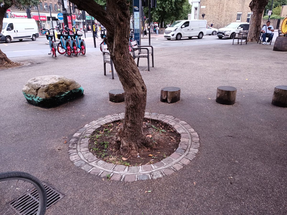 BrixtonBID's tweet photo. Great job from our Street Team cleaning Canterbury Crescent this morning! 

Remember if you have any street cleansing or public realm issues, please report them to streetteam@brixtonbid.co.uk 

#Brixton #brixtonlocal #Local #cleaning https://t.co/JZ25OqWE9u