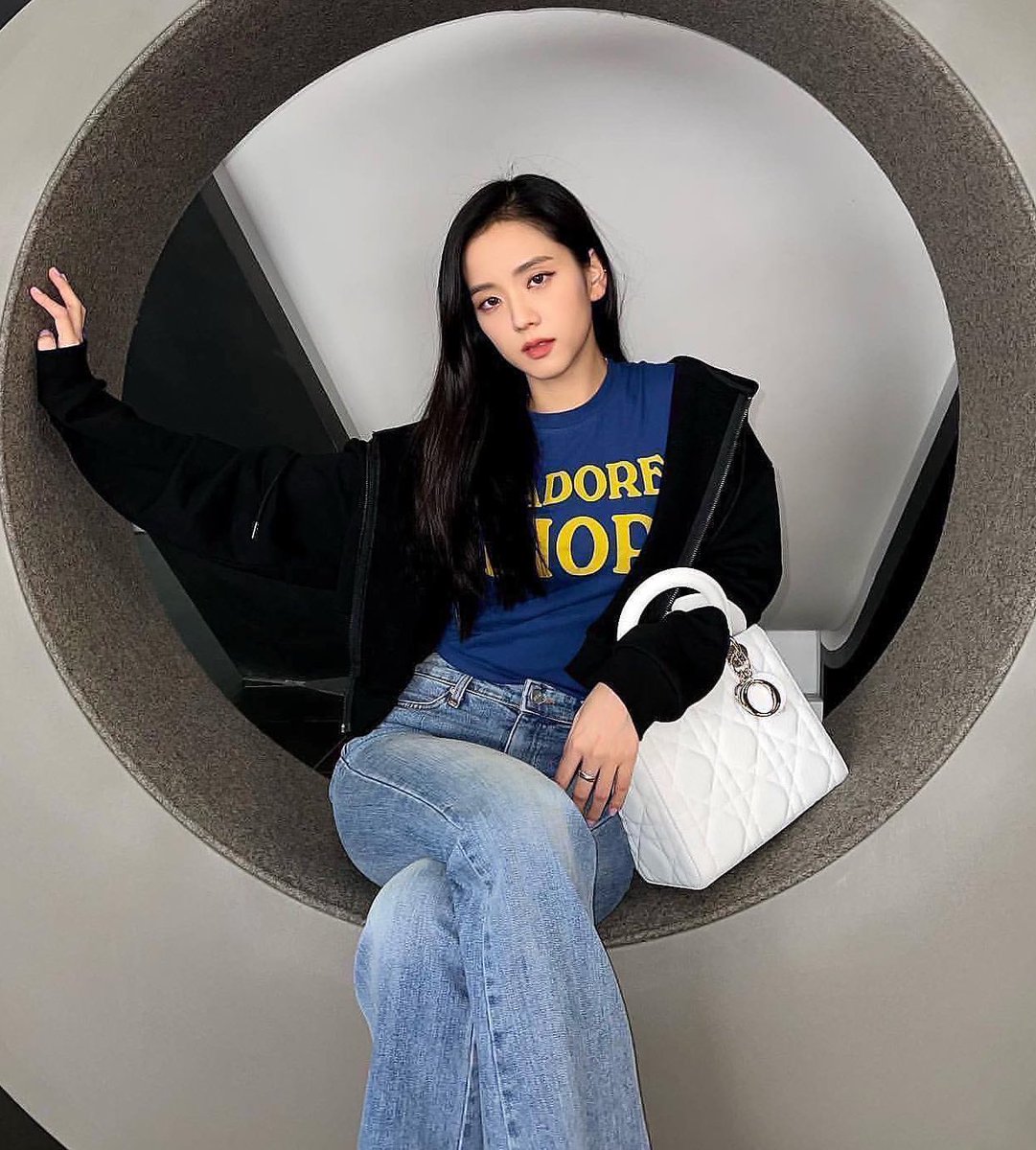 jisoo pics tweet media