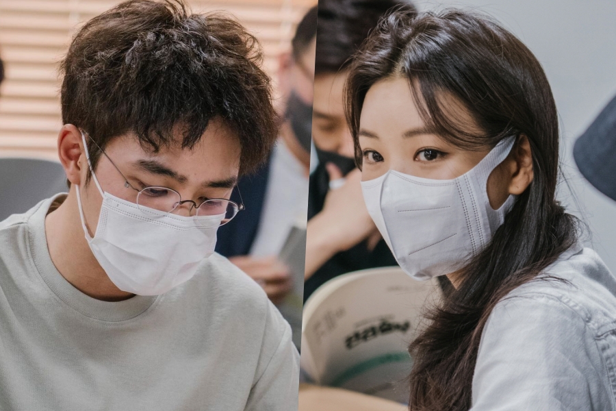 soompi's tweet photo. #EXO's #DO, #LeeSeHee, And More Impress At Script Reading For Upcoming Drama 
https://t.co/OY1dpDydgr https://t.co/qq1RXKTfIB