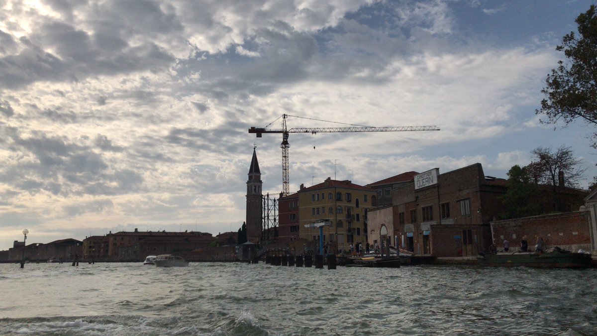 The “Degrowth: if not now when” 3-days meeting #Venezia2022 is starting now. Promising debates and convergences on the line. I’m excited (and a bit nervous 😅) to talk tomorrow with Silvia Federici, Amaia Perez Orozco, Bersani and Lucchetti on lives worth living and degrowth 🐌