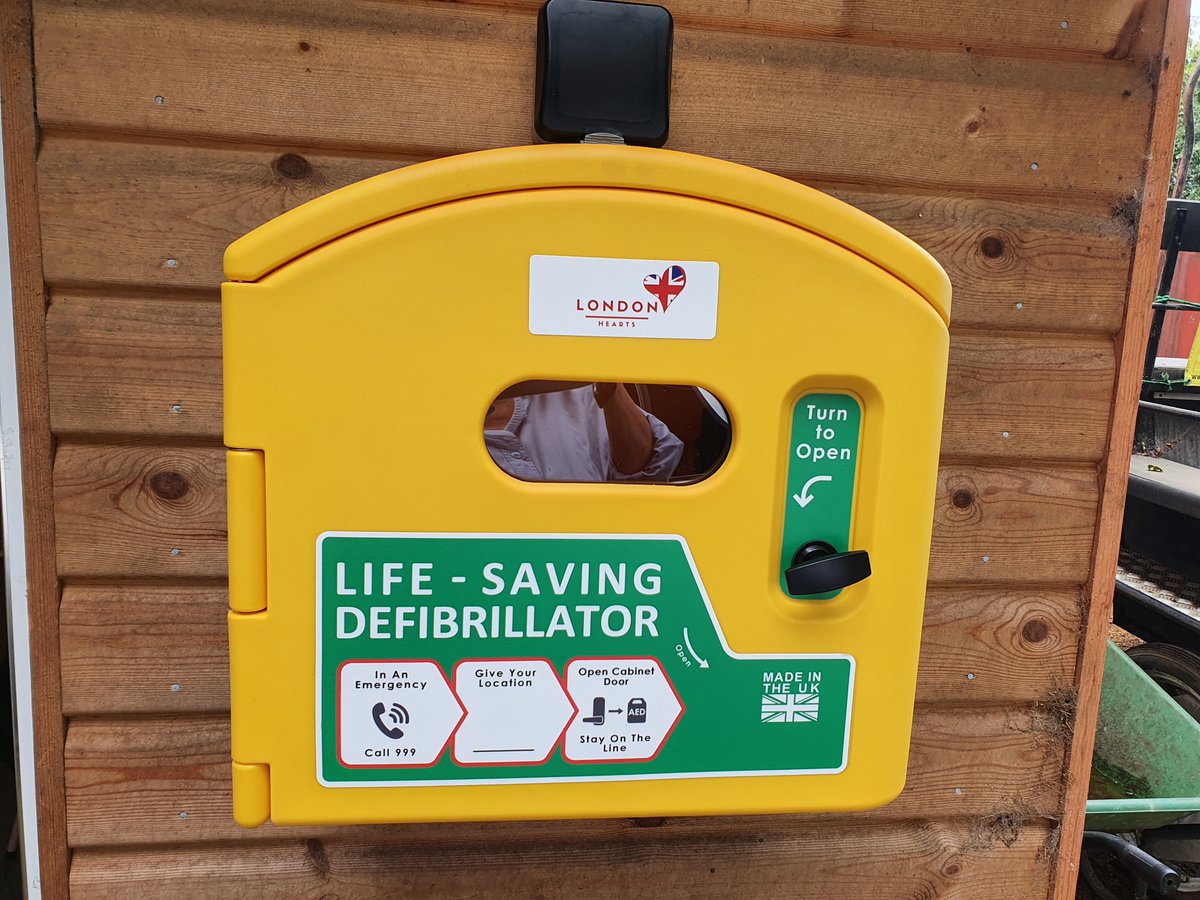 RotarySelsdon's tweet photo. Three more defib units up &amp; running. 
Rotary Rocks ............................... https://t.co/rHjGRDFeez