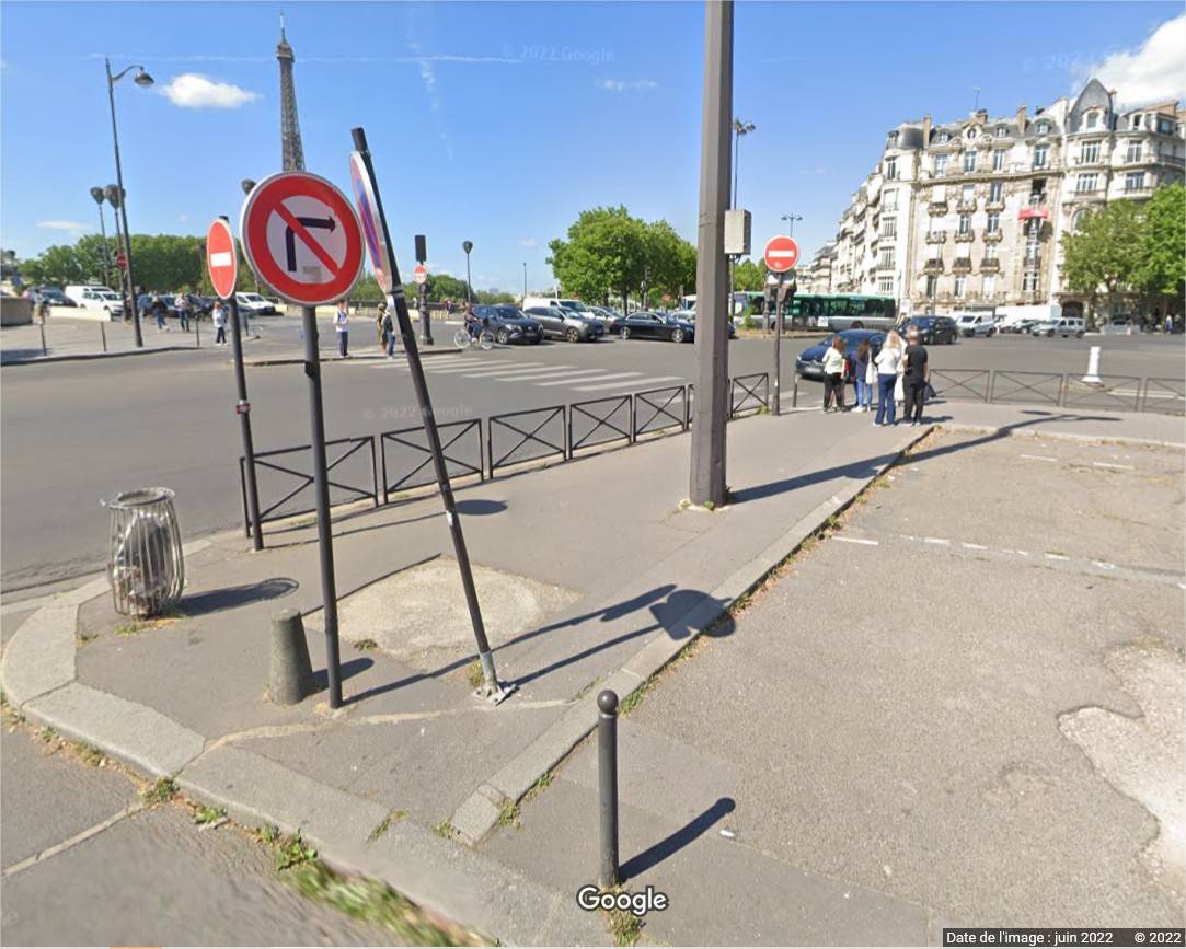 JCQDSE's tweet photo. Tragique accident industriel au pays des avant / après.
Place de l'Alma.
Promesse de la maire de Paris en 2018 / réalité de 2022, pire qu'avant le réaménagement.
#saccageparis #AlternativeTruth https://t.co/kBwRXvmEed