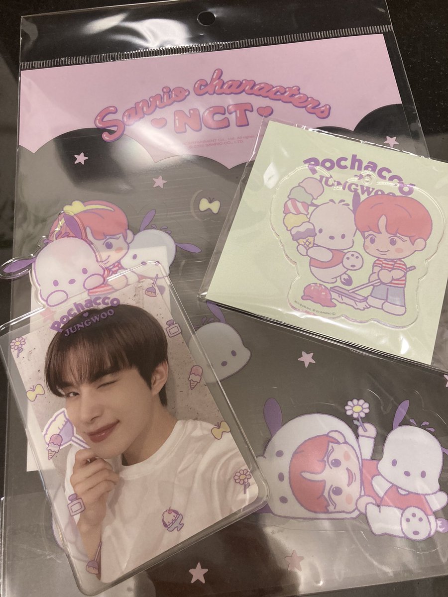 l_mumemonM's tweet photo. ジョンウ届いた🐶シールが想像の2倍デカくて何に使えばいいんだか😉🥂🌙 https://t.co/irhpRhv4qX