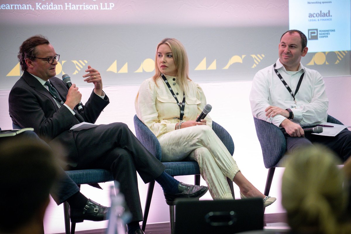 LegalBusinessUK's tweet photo. Next up at #comlit22, a deep dive into the use of AI in litigation. What effect is the evolution of technology having on litigation? Is AI overhyped? Or are we in fact living in the future? Brian Stempel of Lineal leads our panel to unpick the issues. https://t.co/ZKOQha1NwM